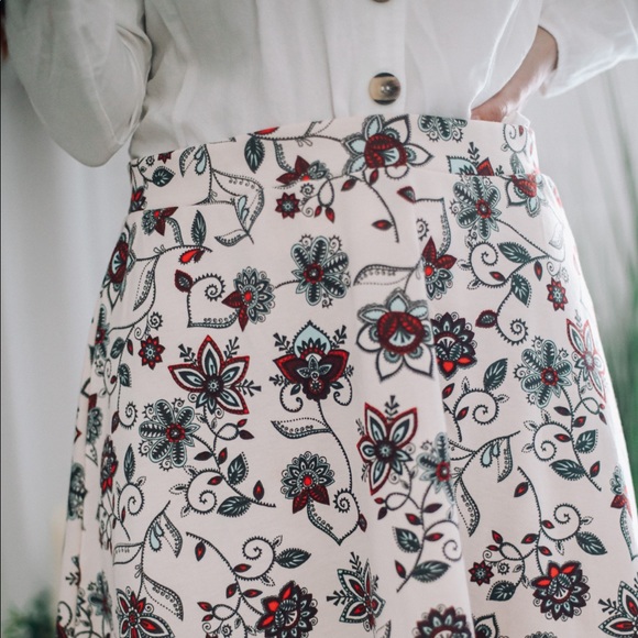 H&M Paisley skirt BEAUTIFUL! - Picture 2 of 4